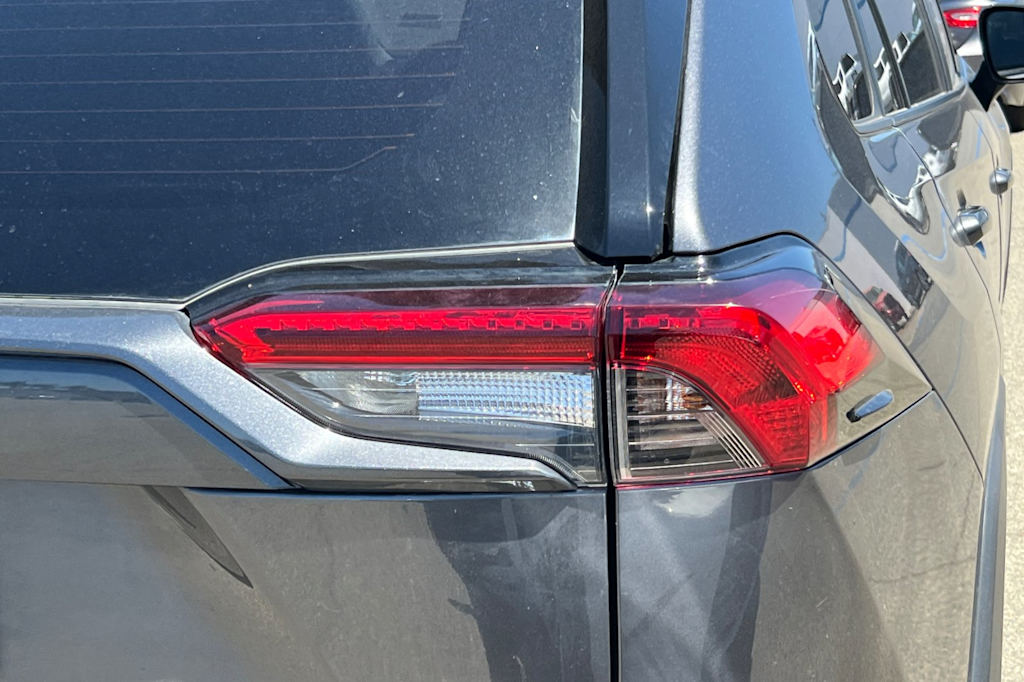 Thumbnail: 2022 Toyota RAV4 - 19