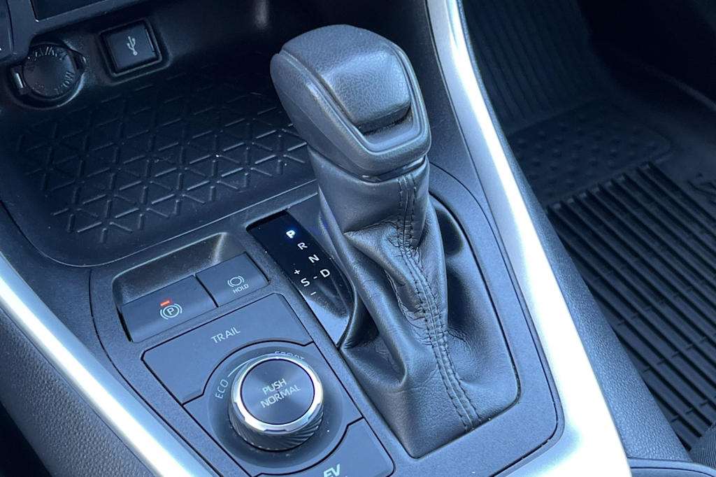 Thumbnail: 2022 Toyota RAV4 - 14