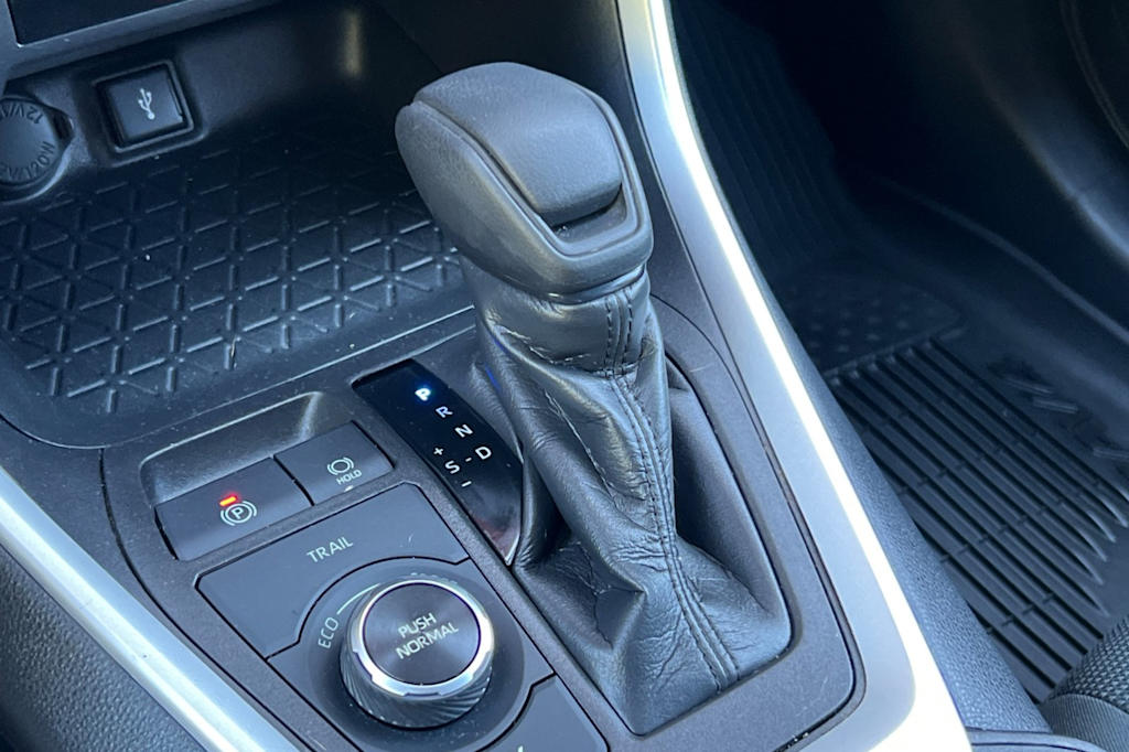 Thumbnail: 2021 Toyota RAV4 - 14