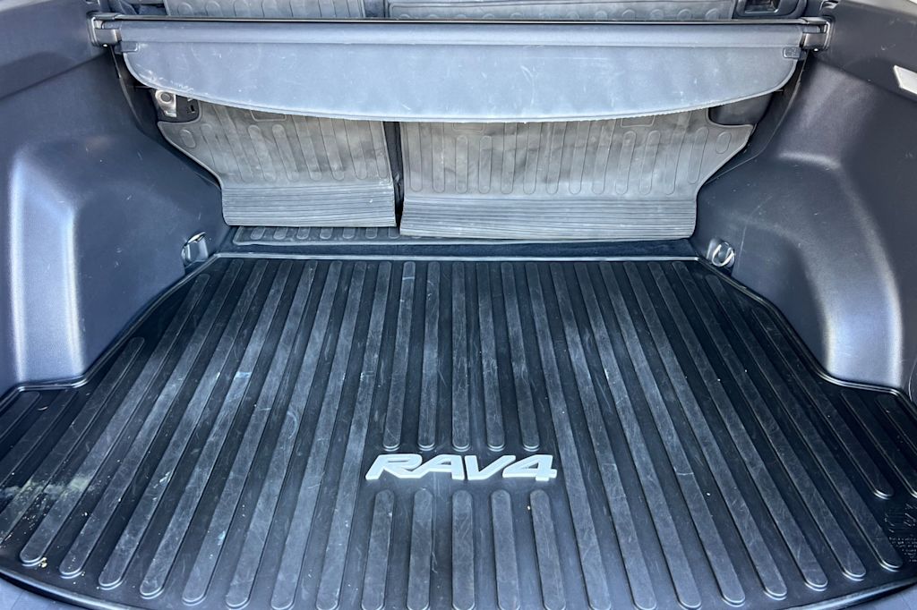 Thumbnail: 2021 Toyota RAV4 - 16