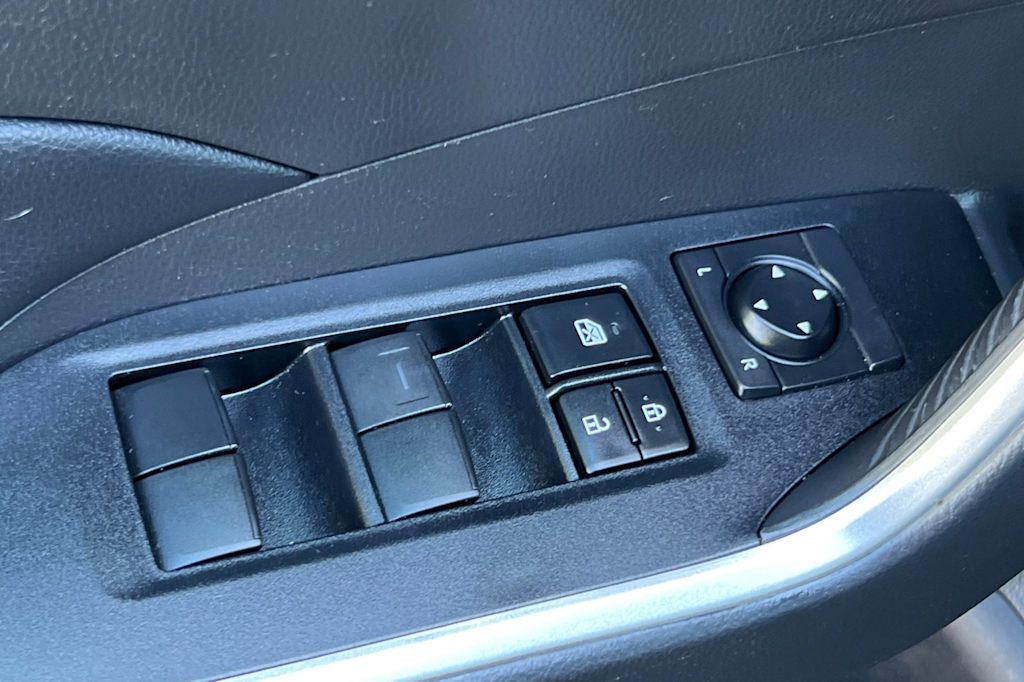 Thumbnail: 2021 Toyota RAV4 - 22