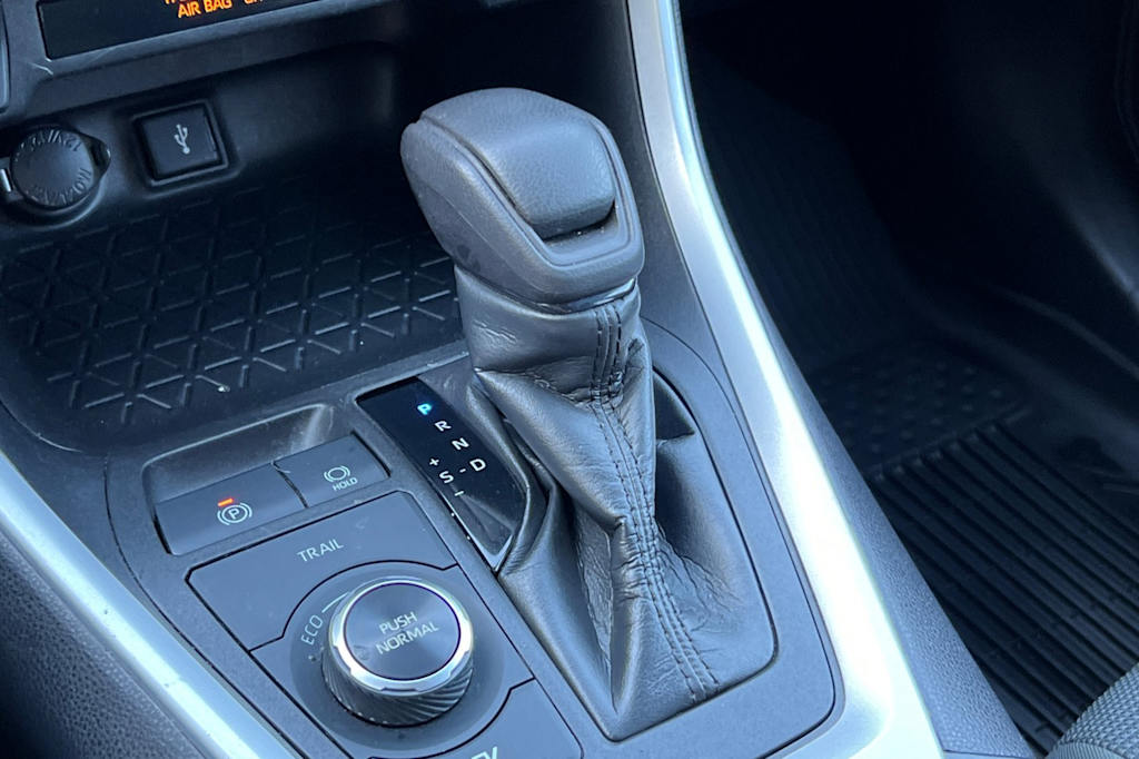 Thumbnail: 2021 Toyota RAV4 - 15