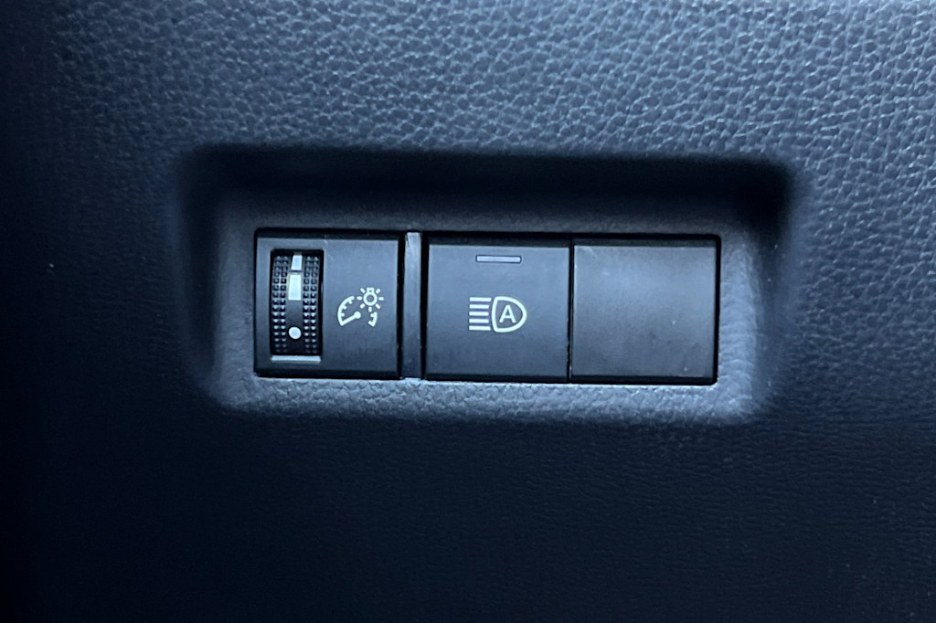 Thumbnail: 2021 Toyota RAV4 - 31