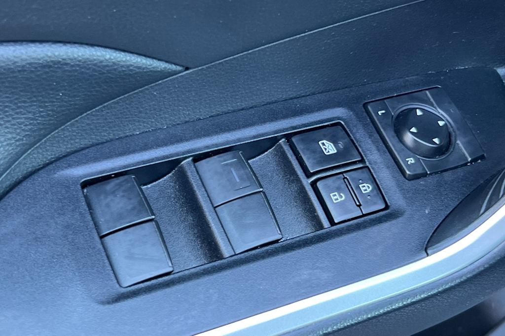 Thumbnail: 2021 Toyota RAV4 - 22