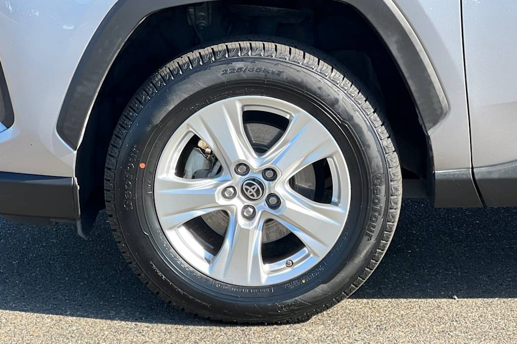 Thumbnail: 2021 Toyota RAV4 - 8