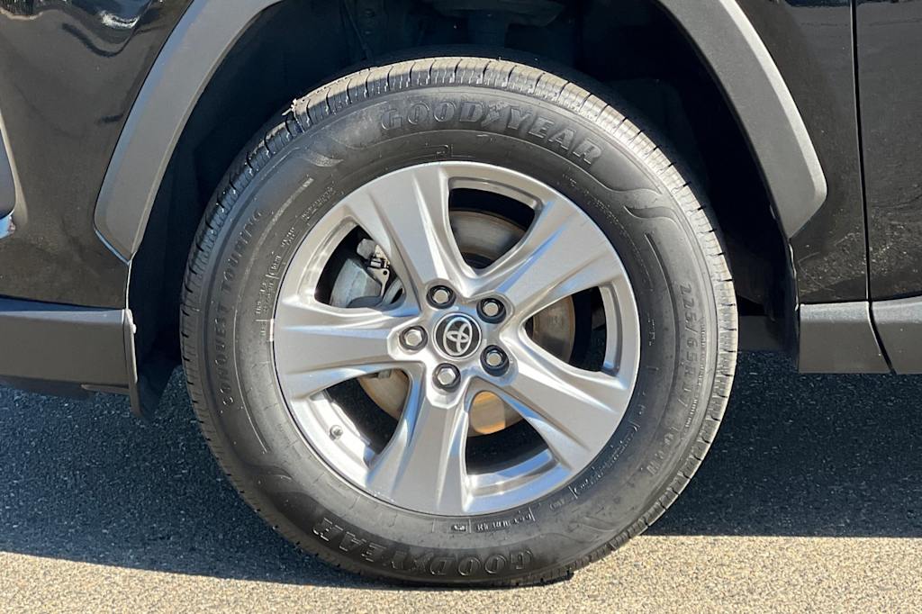 Thumbnail: 2022 Toyota RAV4 - 8