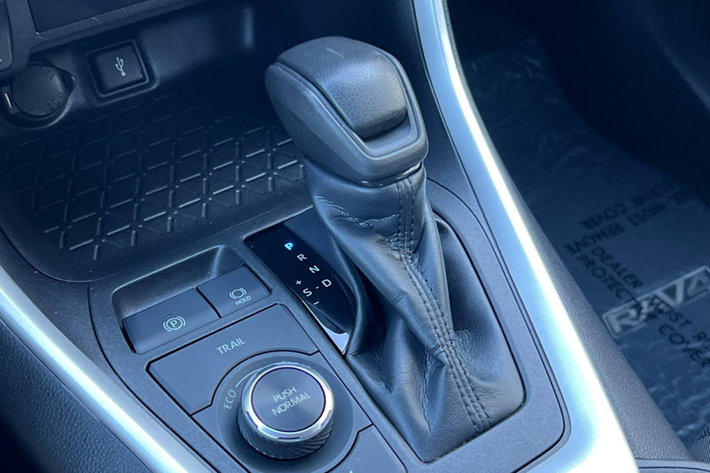 Thumbnail: 2022 Toyota RAV4 - 15