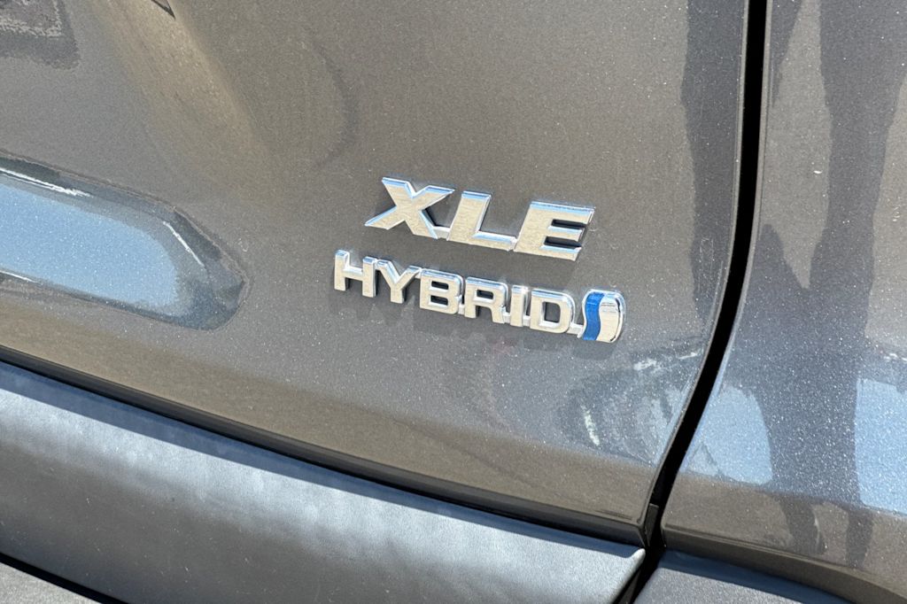 Thumbnail: 2021 Toyota RAV4 - 7