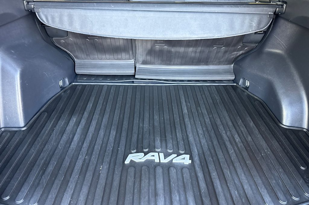 Thumbnail: 2021 Toyota RAV4 - 16