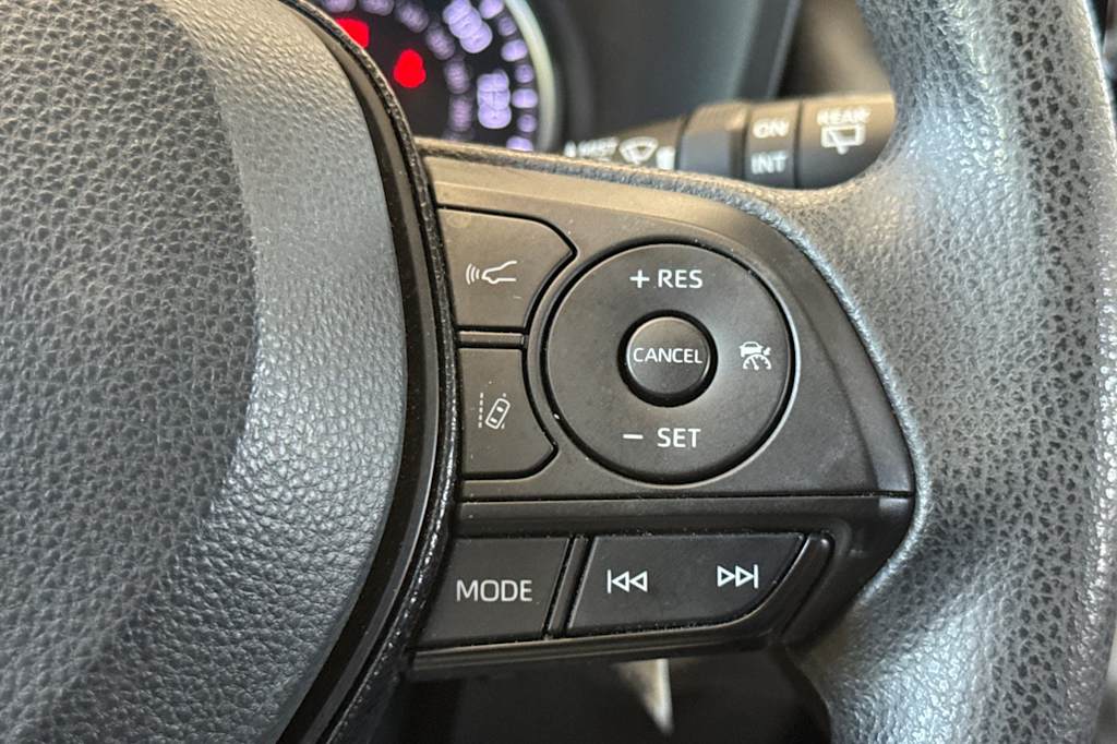 Thumbnail: 2021 Toyota RAV4 - 31