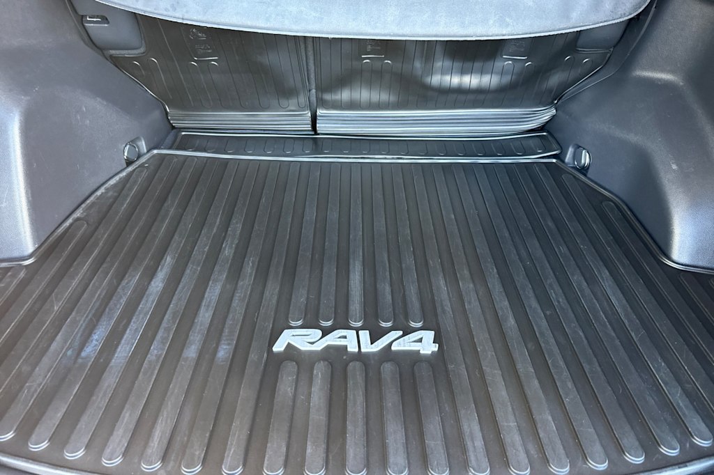 Thumbnail: 2021 Toyota RAV4 - 17