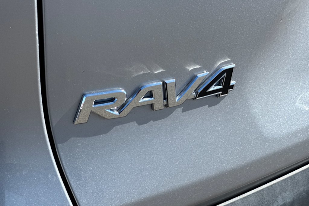Thumbnail: 2021 Toyota RAV4 - 7