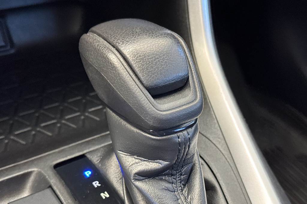 Thumbnail: 2021 Toyota RAV4 - 15
