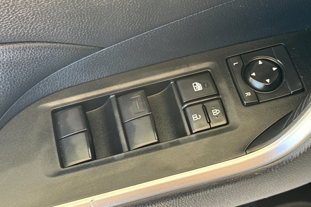 Thumbnail: 2021 Toyota RAV4 - 23