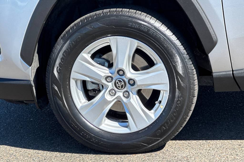 Thumbnail: 2021 Toyota RAV4 - 8