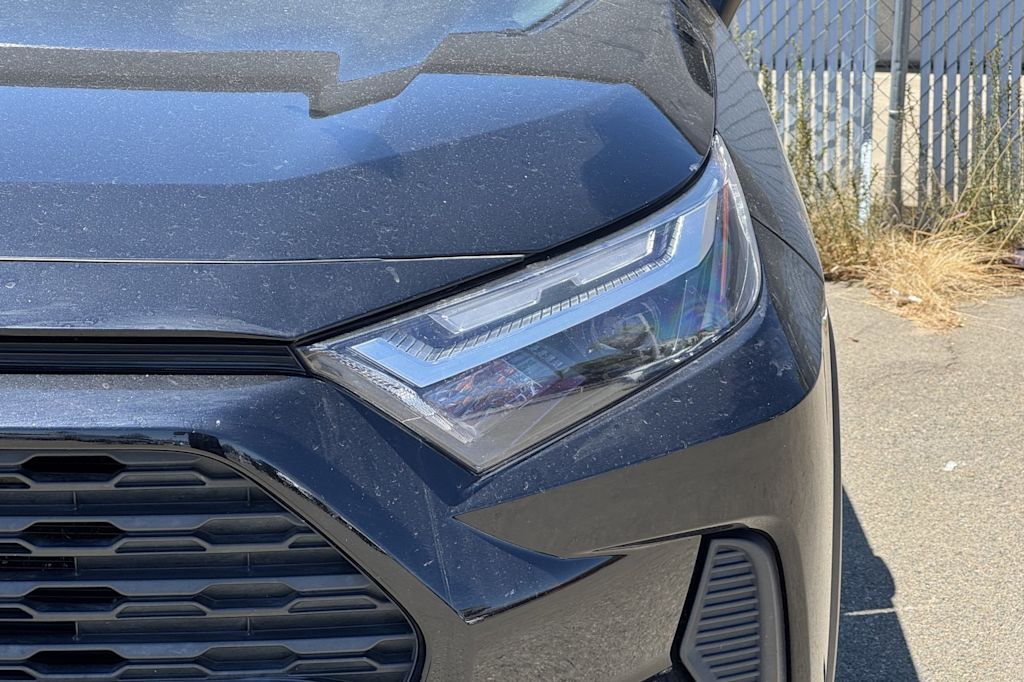 Thumbnail: 2022 Toyota RAV4 - 16