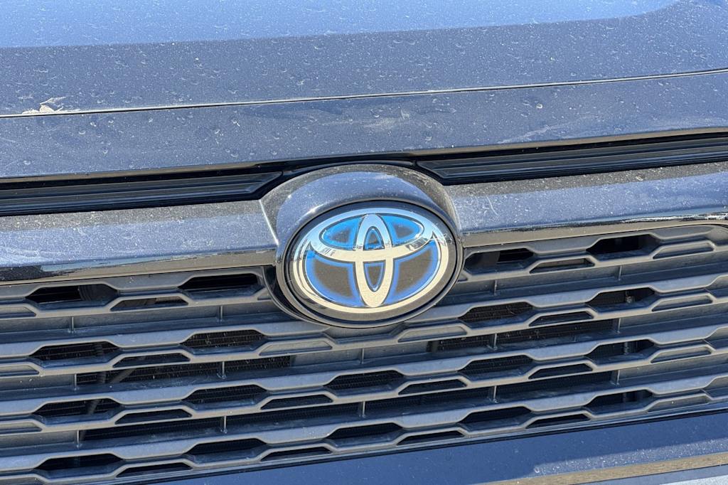 Thumbnail: 2022 Toyota RAV4 - 6