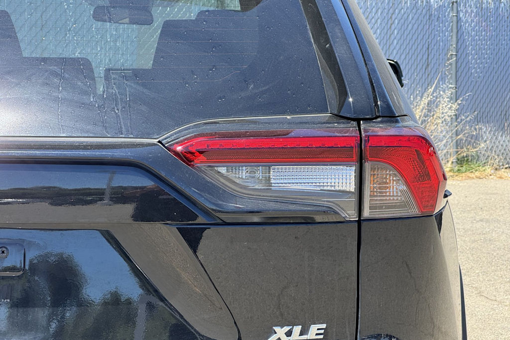 Thumbnail: 2022 Toyota RAV4 - 21