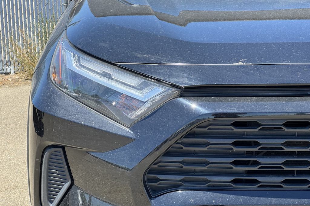 Thumbnail: 2022 Toyota RAV4 - 18
