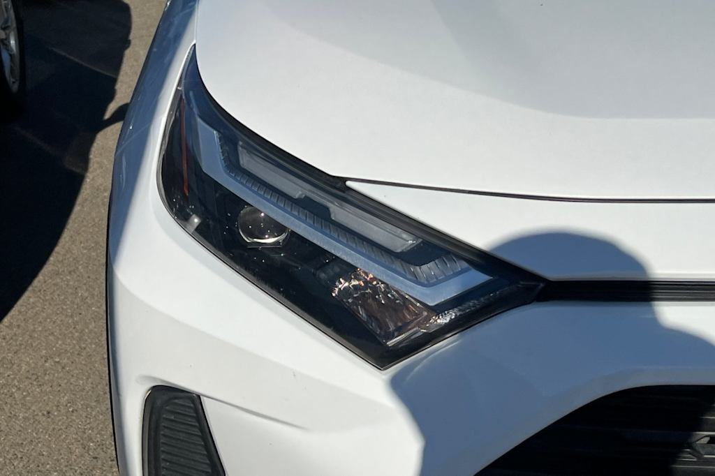 Thumbnail: 2022 Toyota RAV4 - 15