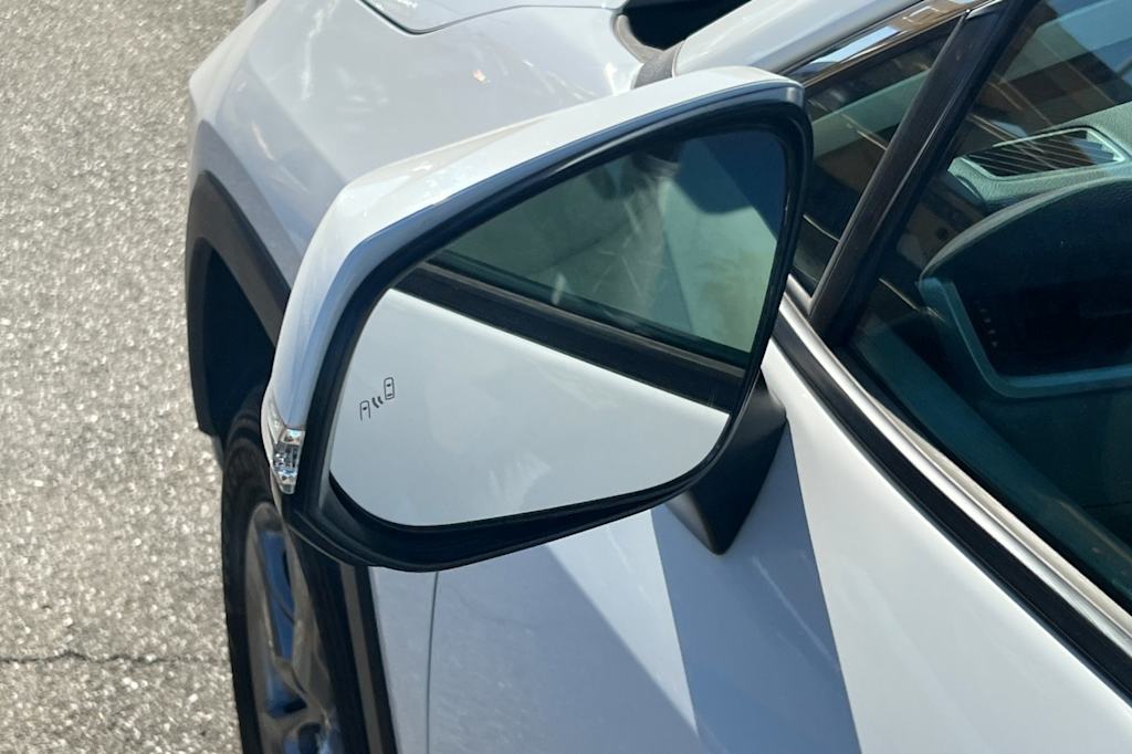 Thumbnail: 2022 Toyota RAV4 - 12