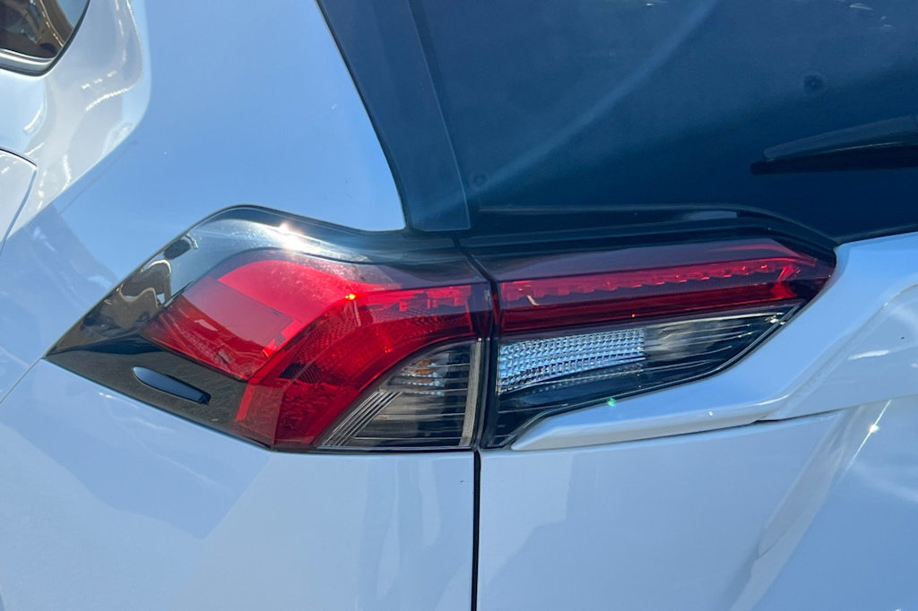 Thumbnail: 2022 Toyota RAV4 - 21