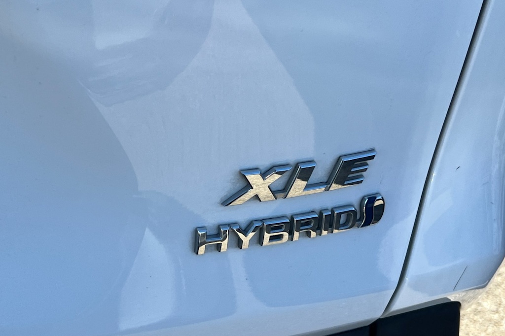 Thumbnail: 2022 Toyota RAV4 - 22