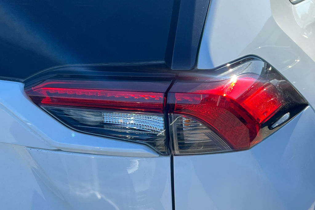 Thumbnail: 2022 Toyota RAV4 - 19