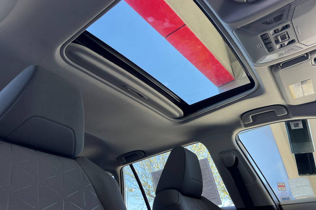 2022 Toyota RAV4 XLE 23