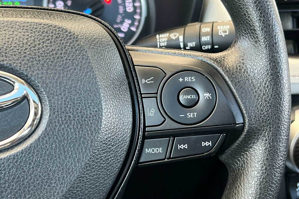 2022 Toyota RAV4 XLE 30