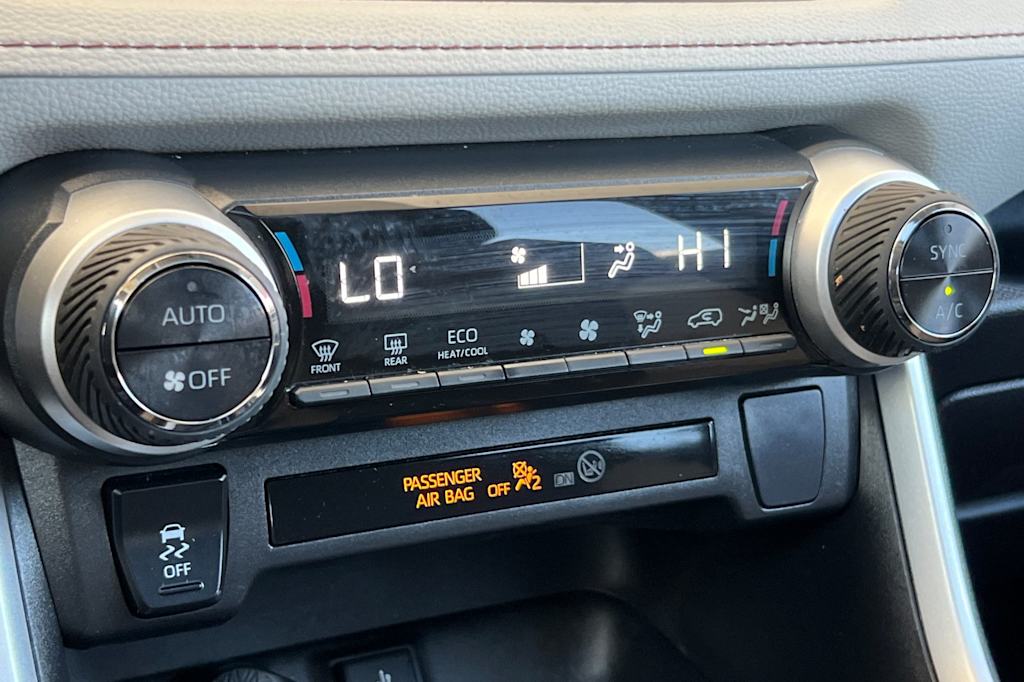 2022 Toyota RAV4 XLE 26