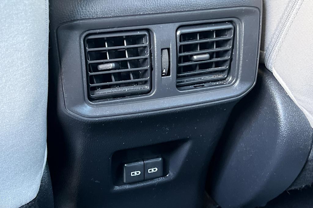 2022 Toyota RAV4 XLE 22