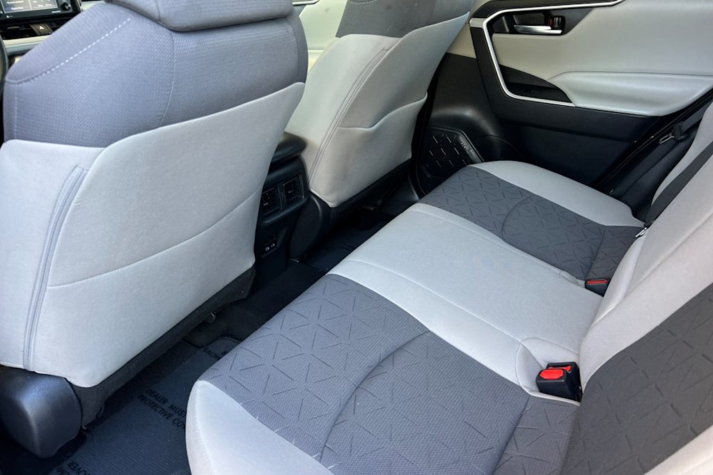 2022 Toyota RAV4 XLE 9