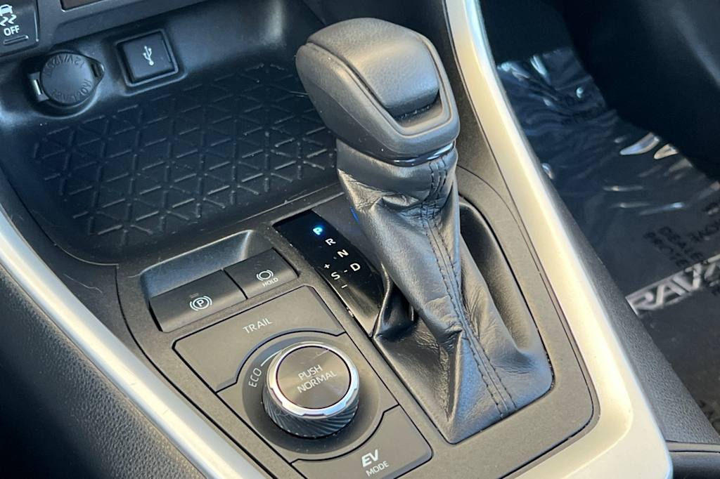 2022 Toyota RAV4 XLE 13