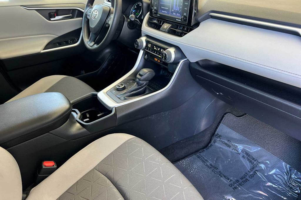 2022 Toyota RAV4 XLE 11