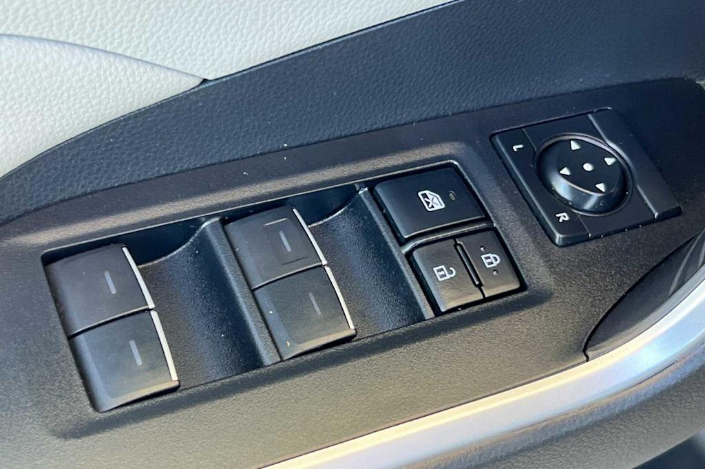 2022 Toyota RAV4 XLE 21