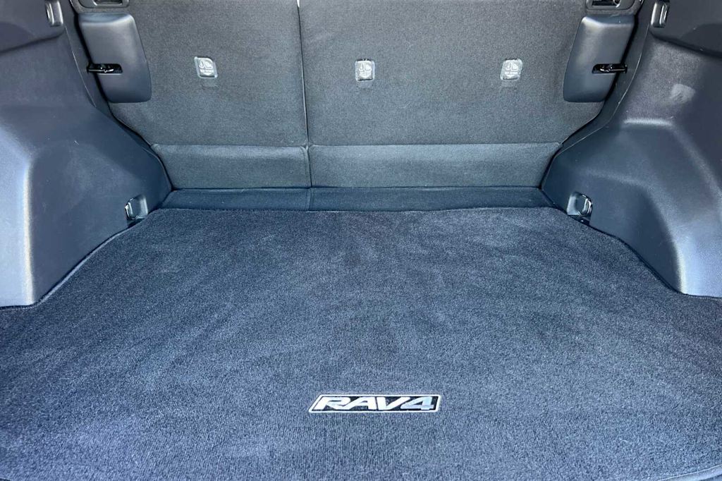 2022 Toyota RAV4 XLE 15