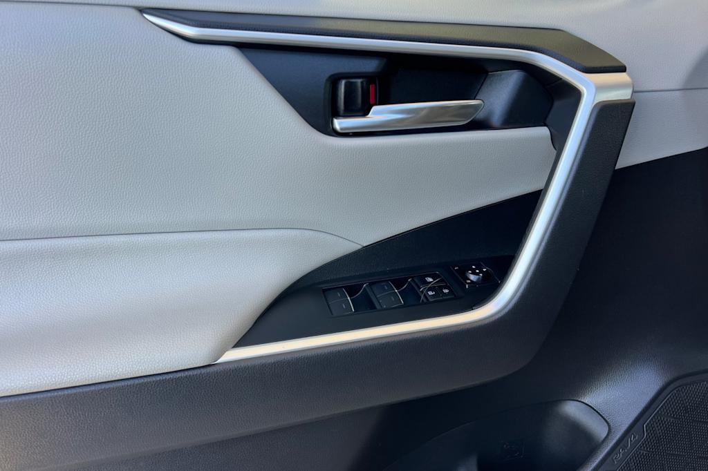 2022 Toyota RAV4 XLE 20