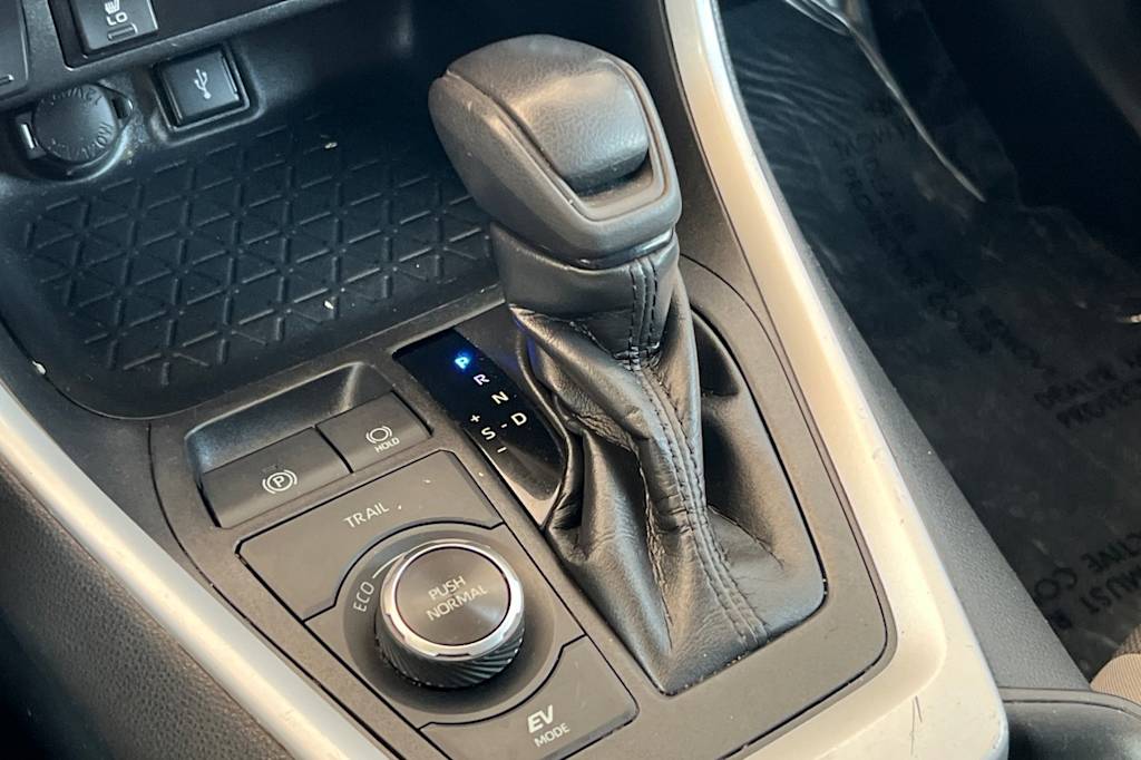 Thumbnail: 2022 Toyota RAV4 - 14