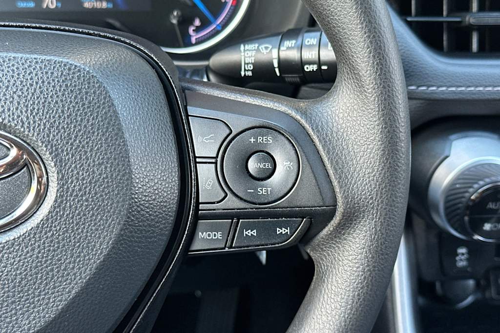 Thumbnail: 2023 Toyota RAV4 - 31