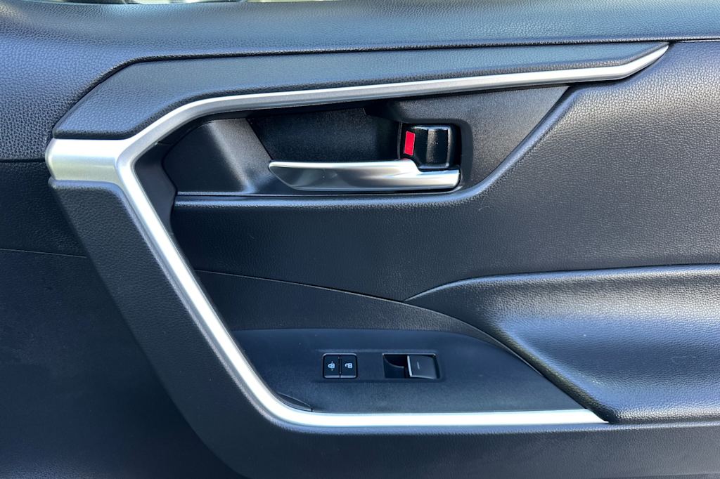 Thumbnail: 2023 Toyota RAV4 - 25