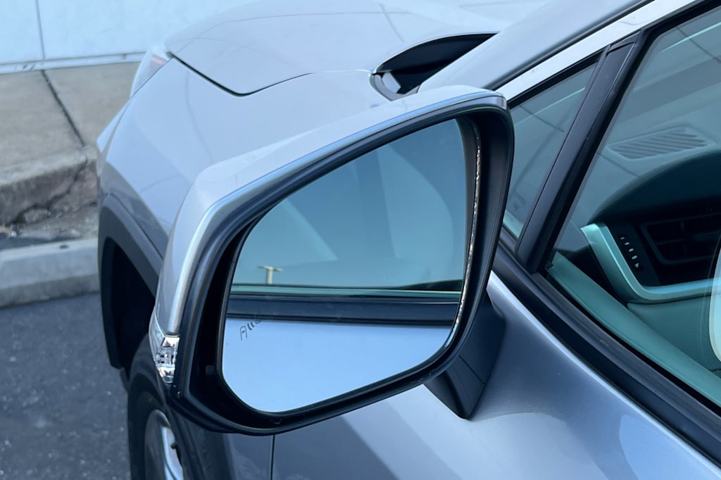 Thumbnail: 2022 Toyota RAV4 - 12