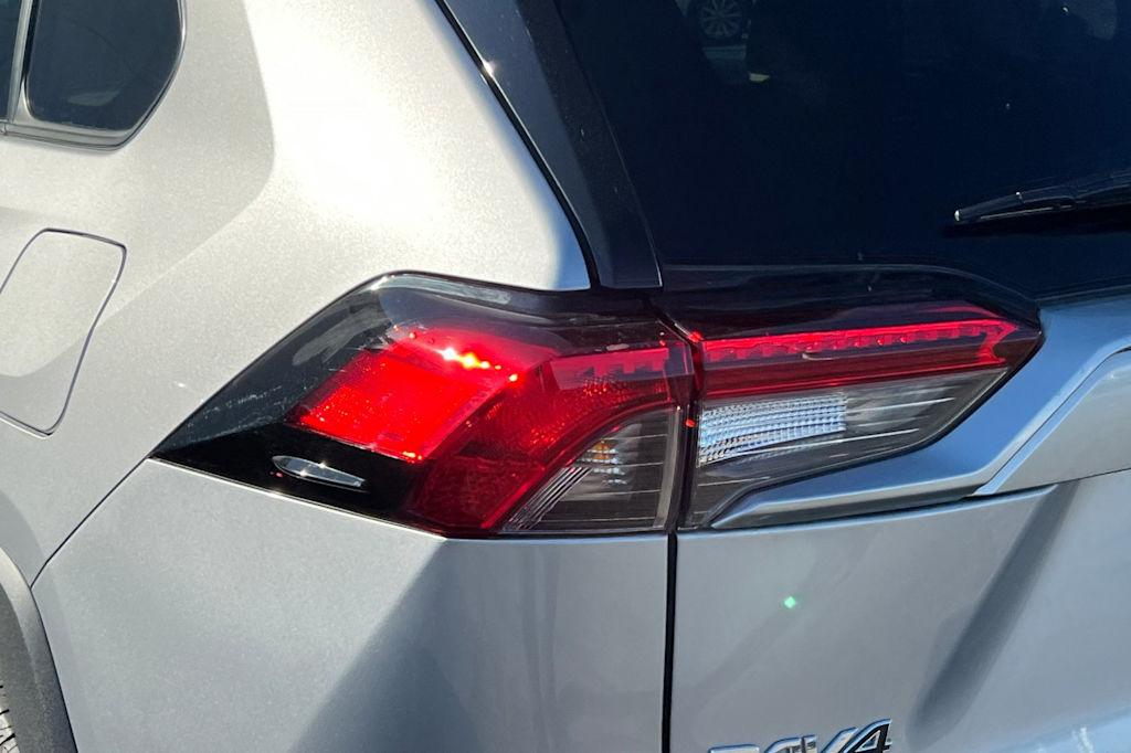 Thumbnail: 2022 Toyota RAV4 - 21
