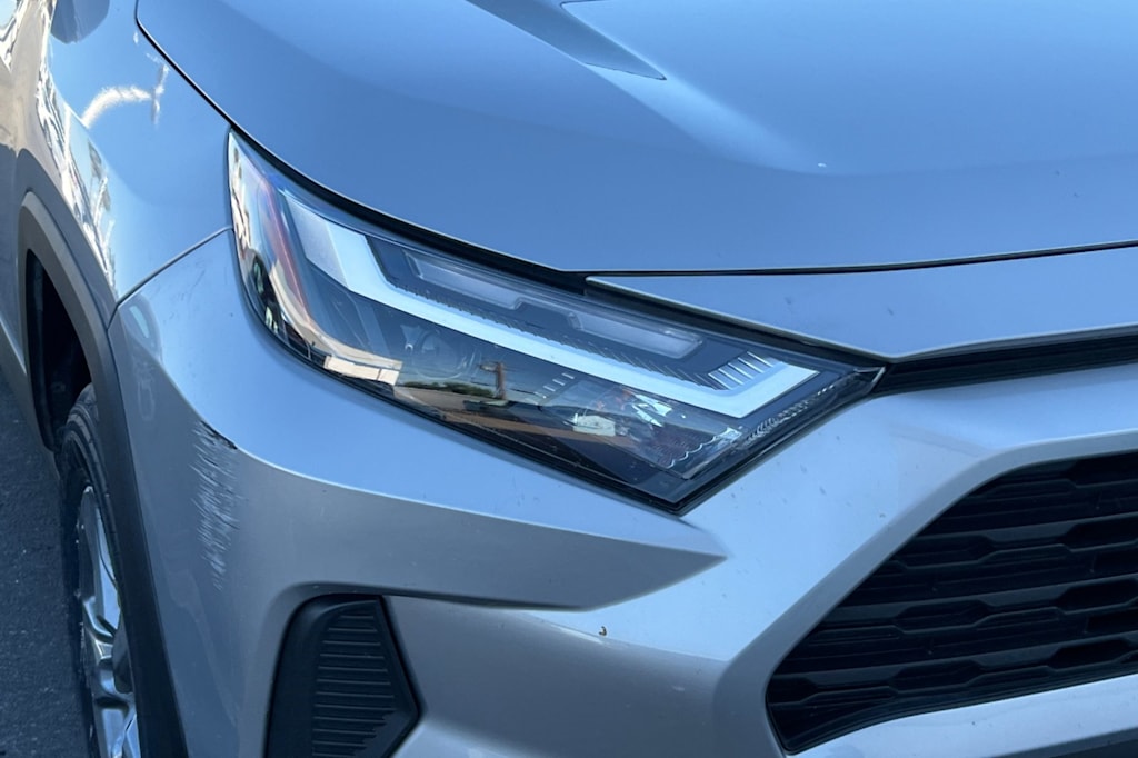 Thumbnail: 2022 Toyota RAV4 - 16