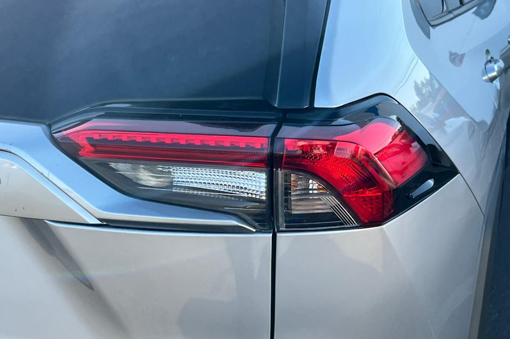 Thumbnail: 2022 Toyota RAV4 - 19