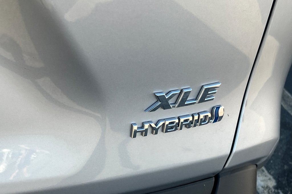 Thumbnail: 2022 Toyota RAV4 - 22