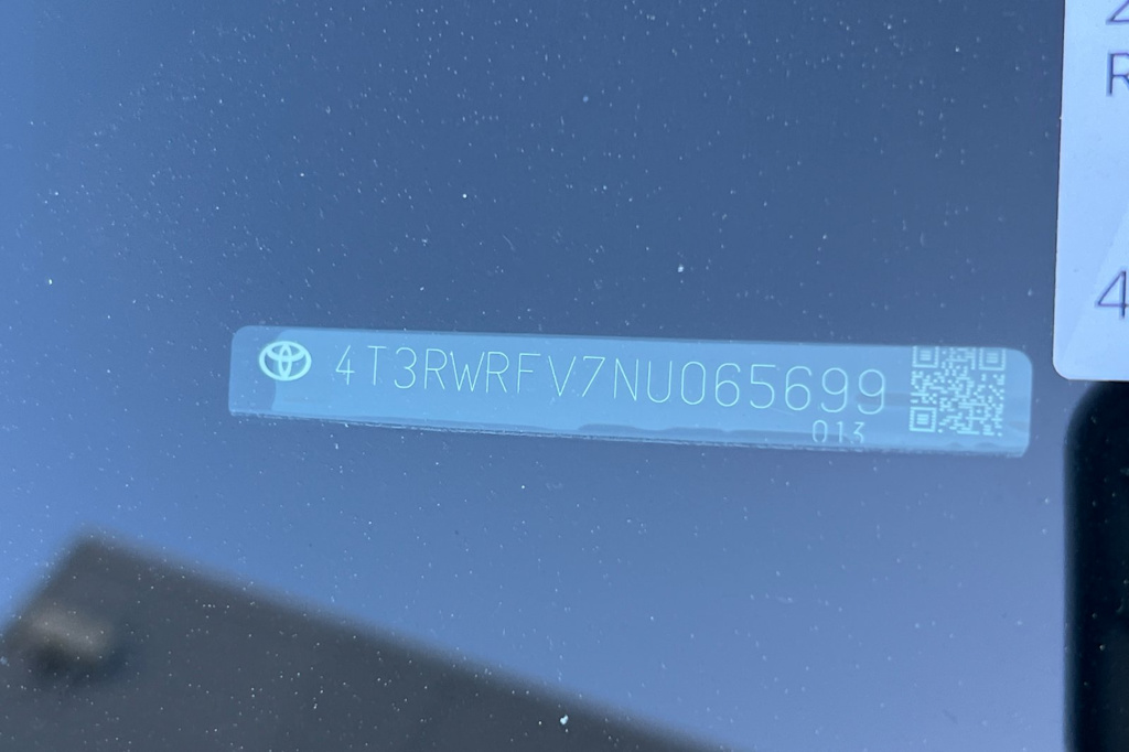 Thumbnail: 2022 Toyota RAV4 - 8