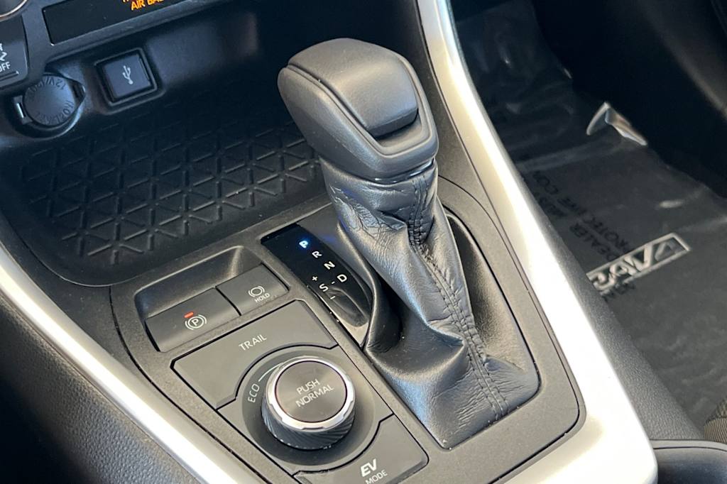 Thumbnail: 2022 Toyota RAV4 - 13