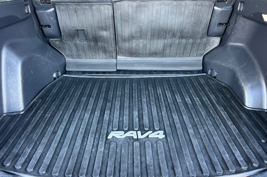 Thumbnail: 2022 Toyota RAV4 - 16
