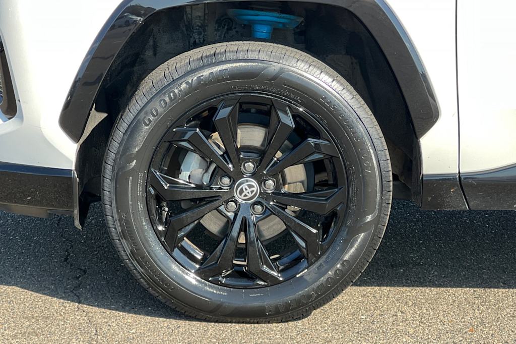 Thumbnail: 2022 Toyota RAV4 - 8